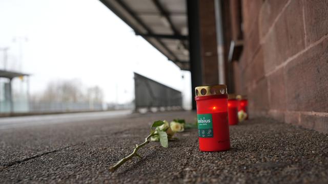 Angriff in der Bahn: Getöteter Zugbegleiter - Verdächtiger fiel am Tattag auf