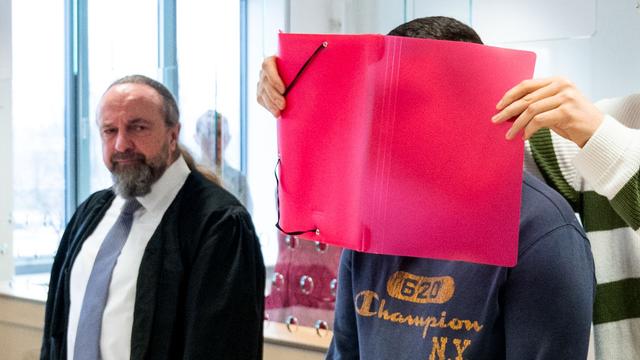 Gewaltkriminalität: 23-Jähriger wegen Messerangriffen in Heide vor Gericht