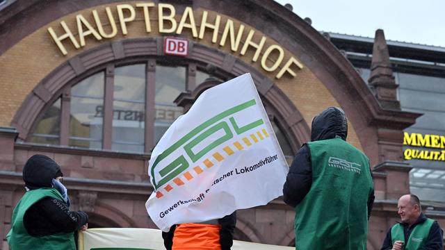 Tarife: Bahn und GDL verhandeln weiter über Tarifvertrag