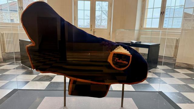 Ausstellung im Landesmuseum: Kaisers Dackelmantel im Museum – Original oder Fälschung?