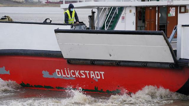 Fährverbindung über die Elbe: Elbfähre nach Eisunterbrechung wieder in Betrieb