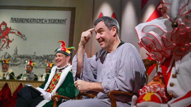 Bild: Fastnachts-Tradition: Narrengericht verurteilt Söder zu 150 Litern Strafwein
