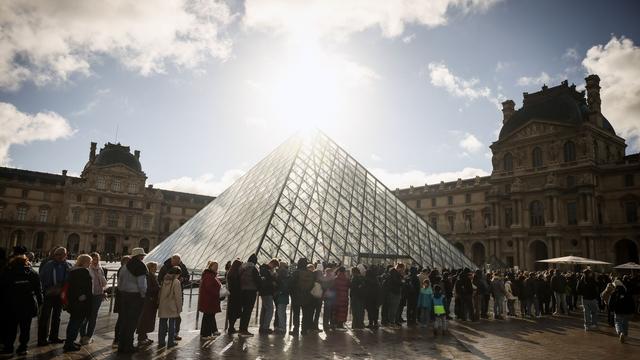 Bild: Kriminalität: Falsche Tickets? Festnahmen nach Betrugsverdacht im Louvre