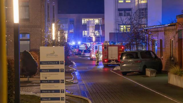 Großeinsatz: Feuer in Klinik ausgebrochen - keine Verletzten