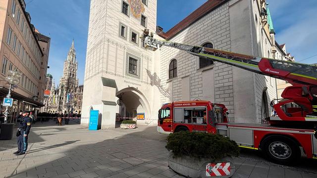 Nach Kollaps: Mann mit Drehleiter aus Münchner Spielzeugmuseum gerettet