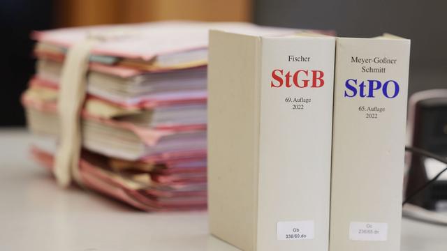 Tödlicher Beziehungsstreit: Tödlicher Stich ins Herz: Angeklagter bestreitet Absicht