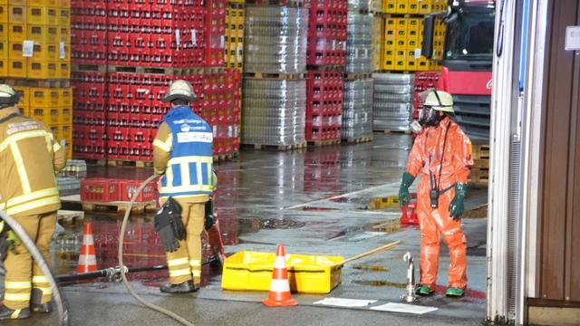 Notfälle: 11.000 Liter Natronlauge bei Getränkehersteller ausgelaufen