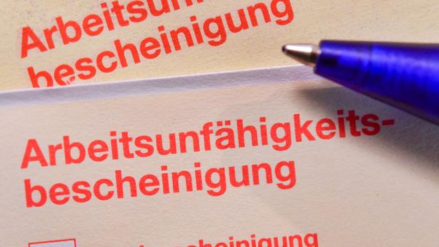 Krankheitsausfall im Beruf: Barmer: Weniger Fehltage 2025 im Norden