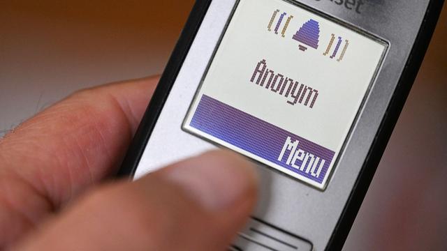 Betrugsmasche: Falscher Polizist ruft an: Frau überweist über 100.000 Euro