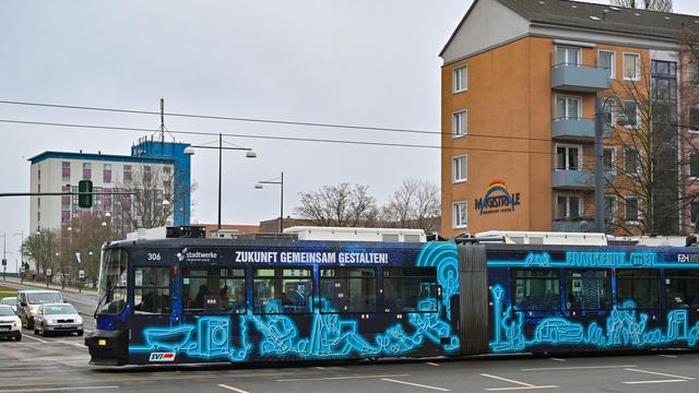 Unfälle: Kinderwagen von Straßenbahn erfasst