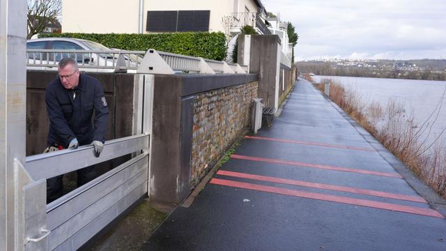Pegelstände: Koblenz baut Hochwasserschutz auf – Rosenmontag steht