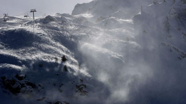 Frankreich/Schweiz: Lawinen reißen fünf Skifahrer in den Alpen in den Tod