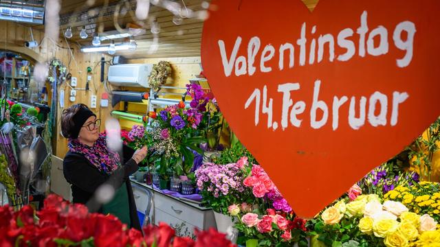 Der 14. Februar kostet mehr: Teurer Valentinstag: Preisanstieg bei Schokolade und Blumen