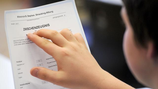 Bildung: Zwischenzeugnisse für Bayerns Schülerinnen und Schüler