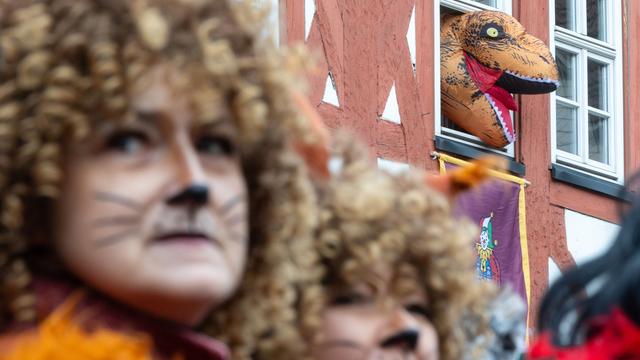 Karneval in Thüringen: Historischer Karnevalsumzug in Wasungen gestartet