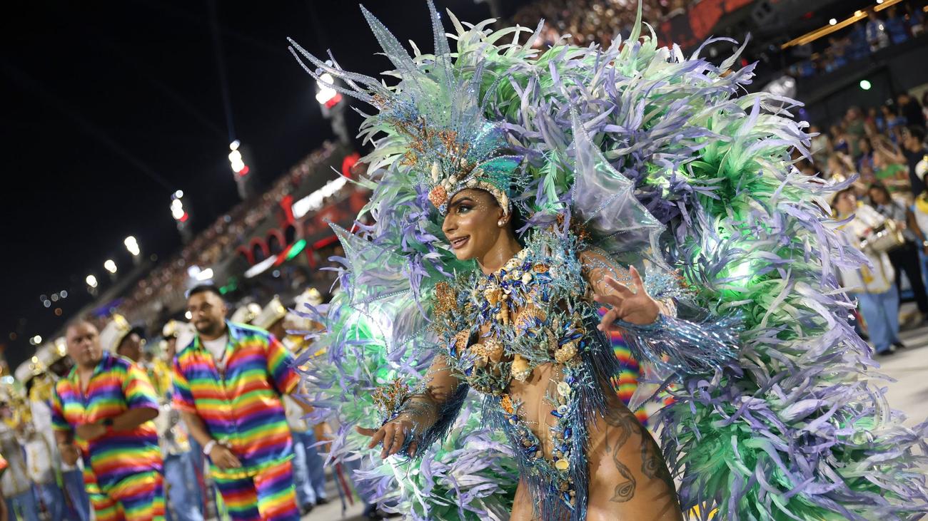 Spektakel am Zuckerhut: Karneval in Rio startet mit berühmten Umzügen im Sambodrom