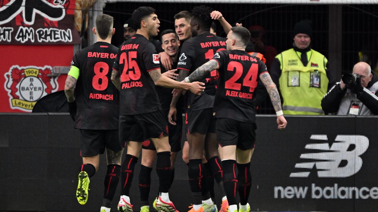 Fußball-Bundesliga: Nach frühem Doppelschlag: Leverkusen schlägt St. Pauli 4:0