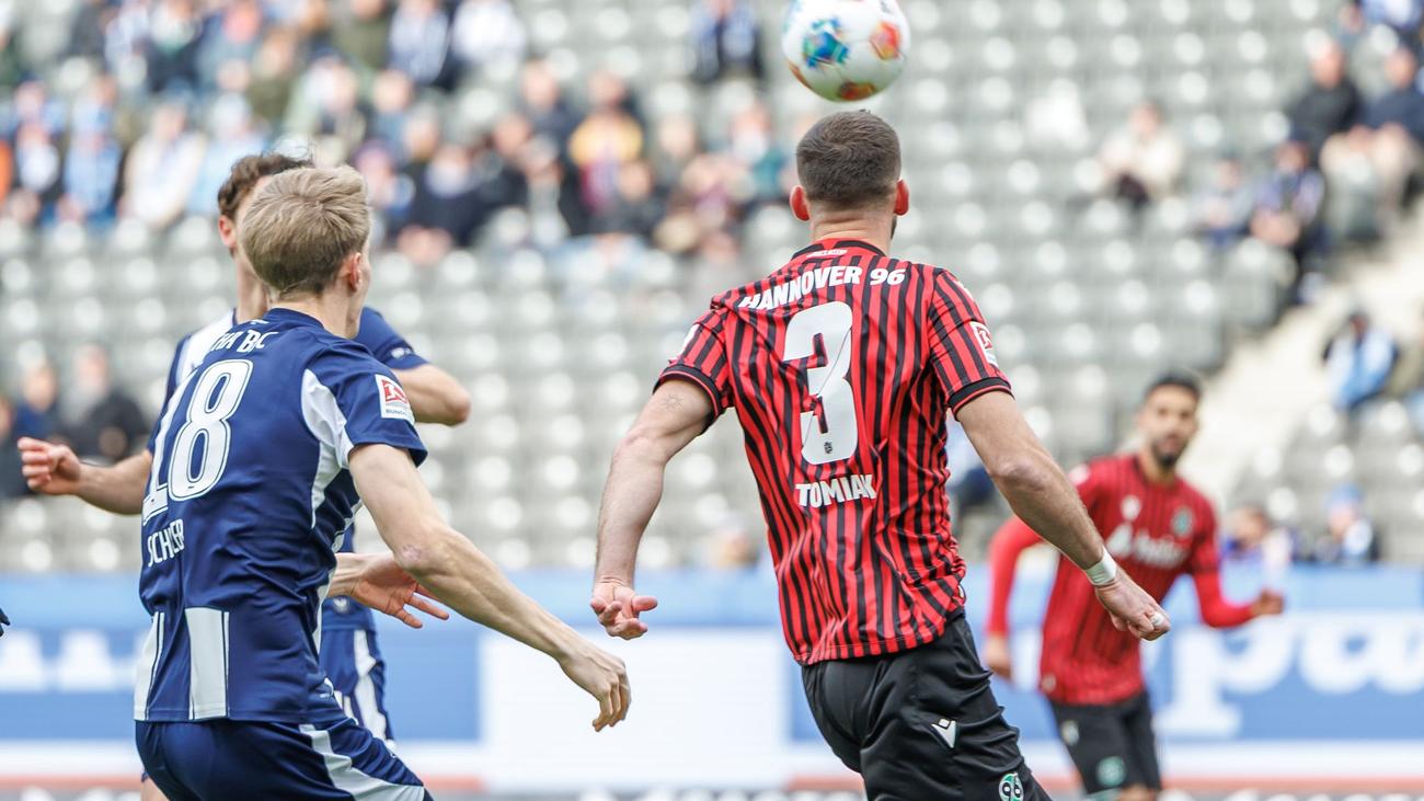 2. Fußball-Bundesliga: Sprung auf zweiten Platz: Hannover spielt müde Herthaner aus