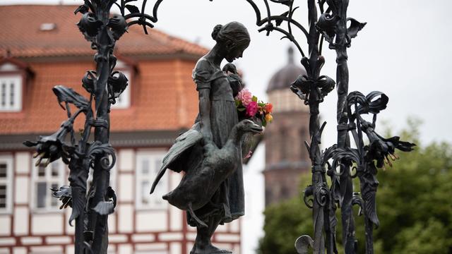 Brauchtum: Verbot gelockert: Gänseliesel darf wieder geküsst werden