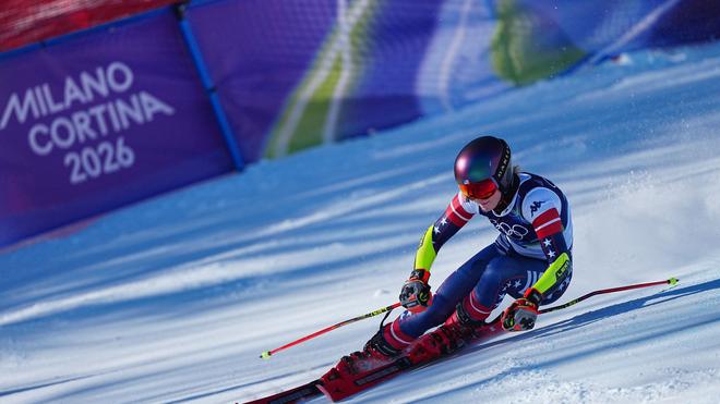 Fotografie: Talwärts -  Mikaela Shiffrin fährt im ersten Lauf beim Riesenslalom.