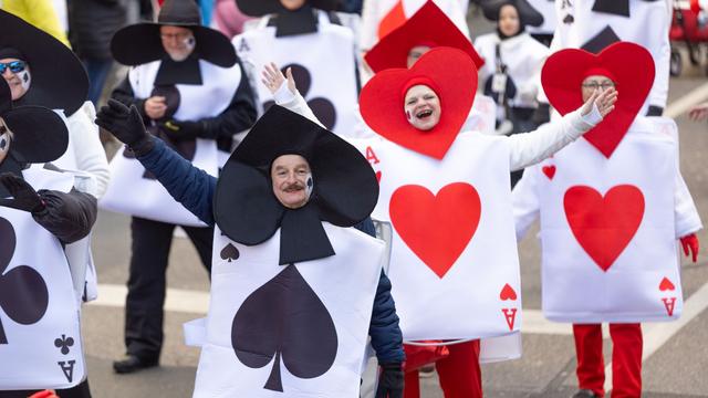 Feiern: Faschingsfinale mit bunten Umzügen durch die Städte