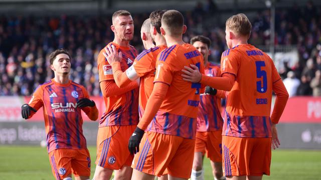 2. Fußball-Bundesliga: Schalke wieder oben: Kleine Krise mit 2:1 in Kiel beendet