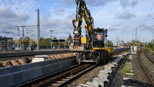 Witterung: Bahnsanierung Hamburg-Berlin dauert länger als geplant