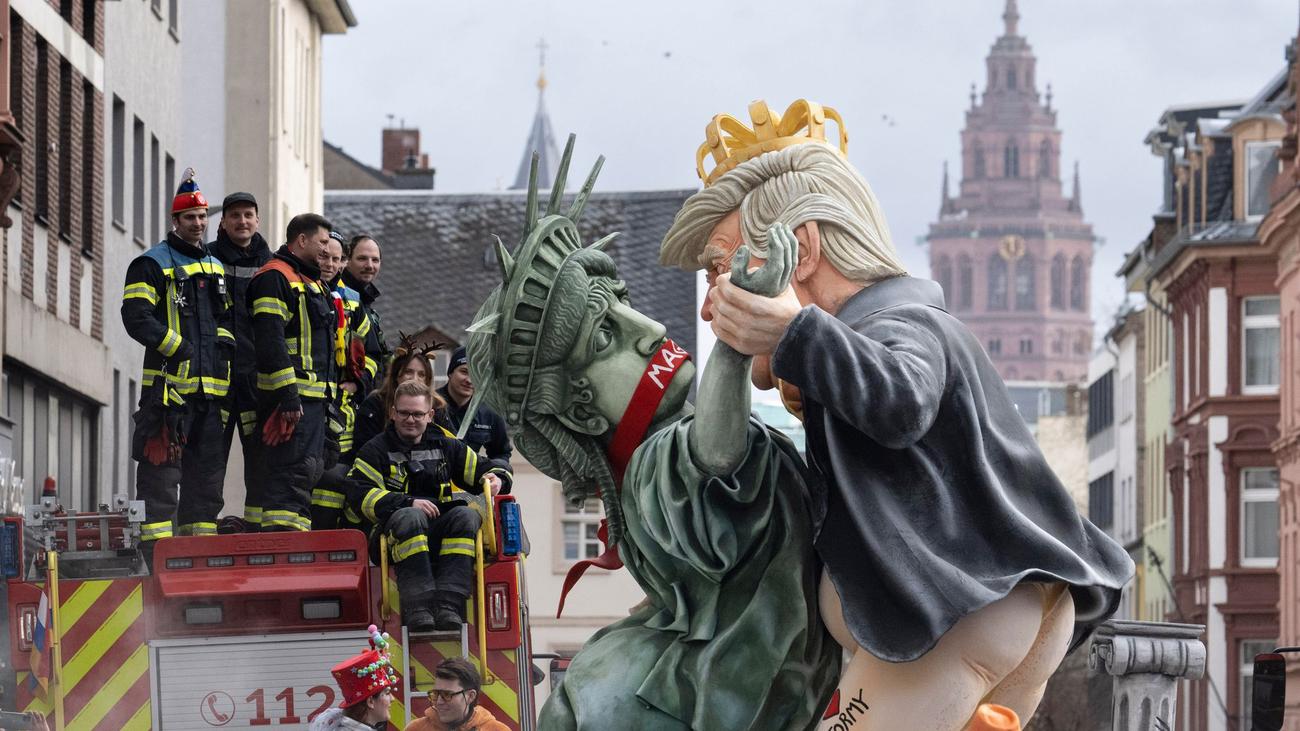 Fastnacht: Es geht los: Rosenmontagsumzug schlängelt sich durch Mainz