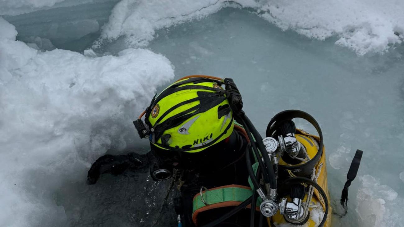 Italienische Alpen: Lawine reißt Schneemobil-Fahrer in See