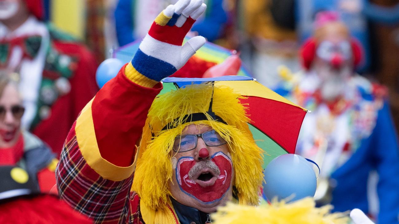 Fastnacht: Mainz feiert trotz feuchten Wetters ausgelassen Rosenmontag