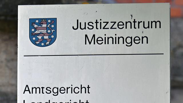 Kriminalität: Messerstiche von hinten - Mordprozess gegen 22-jährige Frau