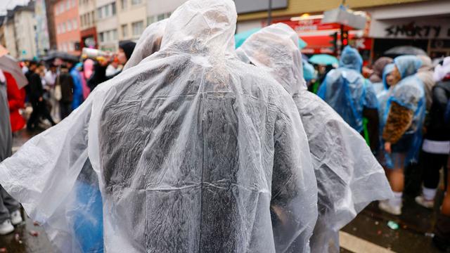 Köln und Düsseldorf: Wetterdienst warnt vor Gewitter und Sturmböen bei Umzügen