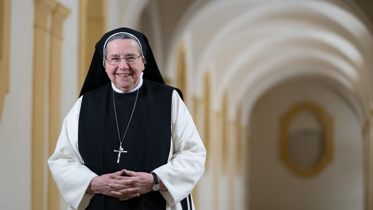 Gesellschaft: Arbeit für Gott und die Welt: Äbtissin Petra Articus