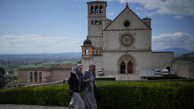 Katholische Kirche: Assisi zeigt erstmals Gebeine des Heiligen Franziskus