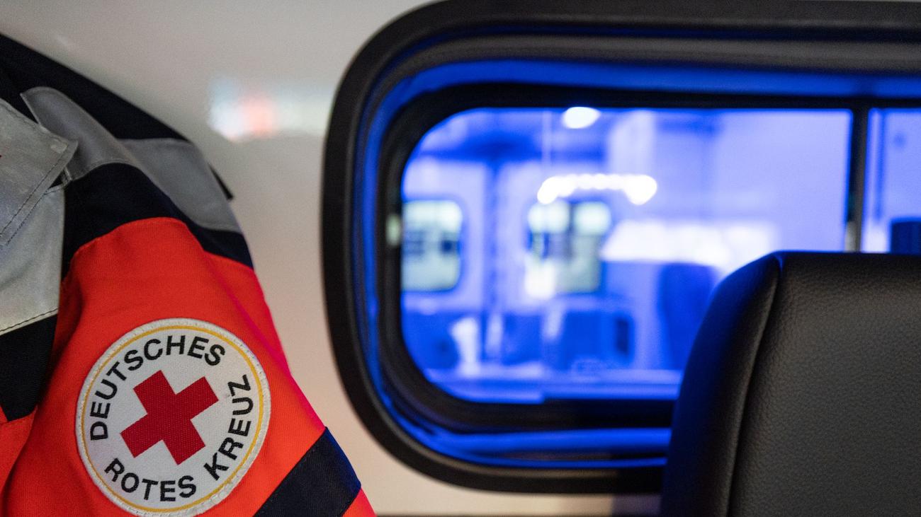 Unfälle: Autofahrer stirbt nach Zusammenstoß mit Lastwagen