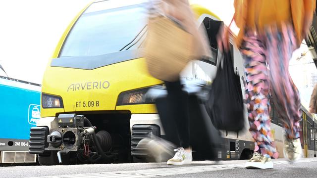 Lebensgefährliches Manöver: Jugendlicher fährt auf Zugkupplung mit - Polizei warnt