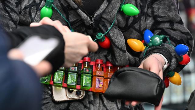 Bilanz: Mengen an Alkohol bei Rosenmontagszug-Kontrollen vernichtet