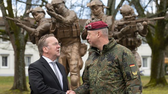 Besuch bei den Spezialkräften: Pistorius beim KSK: Land- und Bündnisverteidigung im Fokus