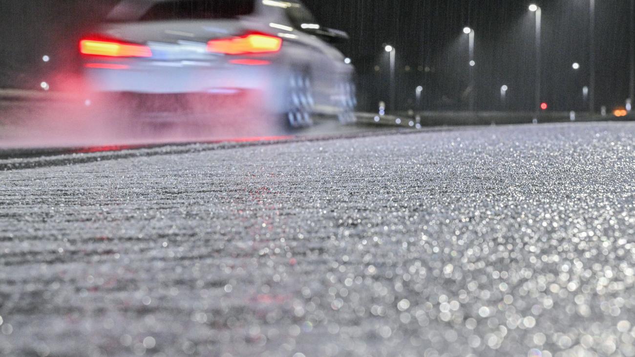 Mittelfranken: Polizei bittet um Vorsicht: schon Unfälle wegen Eisglätte