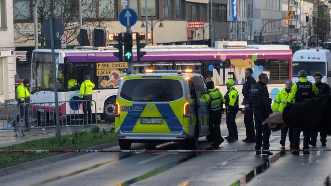 Veilchendienstagszug: Der schwere Unfall passierte beim Mönchengladbacher Veilchendienstagszug.