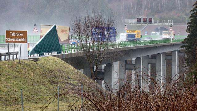 Tarifkonflikt: Warnstreik: Einschränkungen in Tunnelkette der A71 erwartet