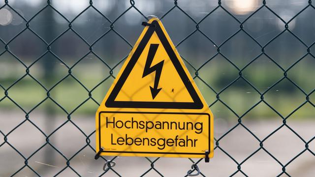 Arbeitsunfall: Zwei Arbeiter bei Explosion in Trafoanlage schwer verletzt