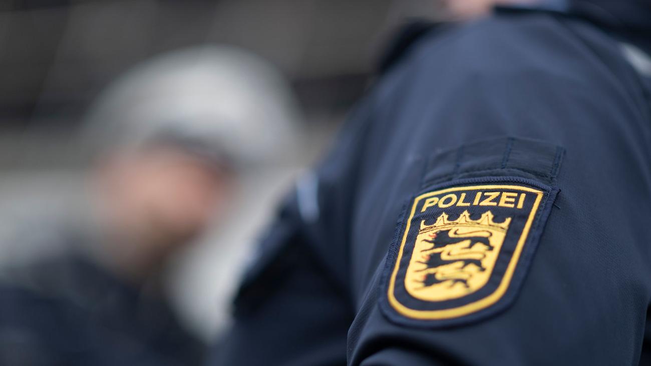 Polizei: Zwei Männer verletzen Polizisten bei Abschiebung
