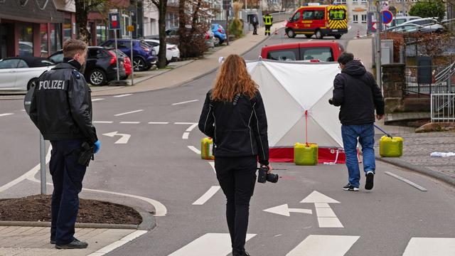Verkehrsunfall: Auf Zebrastreifen von Auto erfasst - Frau stirbt