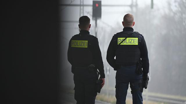 Kontrolle: Gefährliche Abkürzung über Gleise - Polizei greift ein
