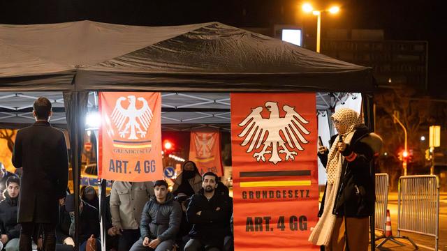 Religion: Gericht: Proteste vor geschlossener Moschee können andauern