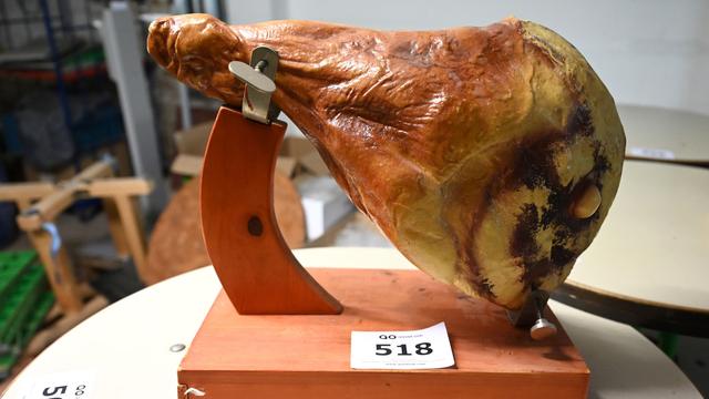 Nach Insolvenz: Gurken und Knochensäge - Auktion bei Feinkostlegende Rogacki