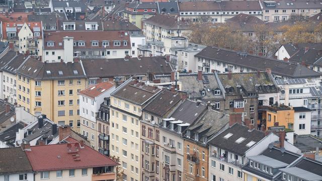 Wohnen, mieten, zahlen: Hohe Heizkosten, marode Wohnungen – Bündnis fordert Gesetz