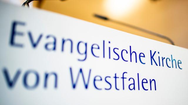 Landeskirche: Kirche setzt pensionierte Polizisten auf Akten-Suche an