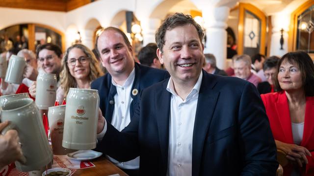 Politischer Aschermittwoch: Klingbeil wünscht sich mehr Streit – und hat Glitzer-Pläne